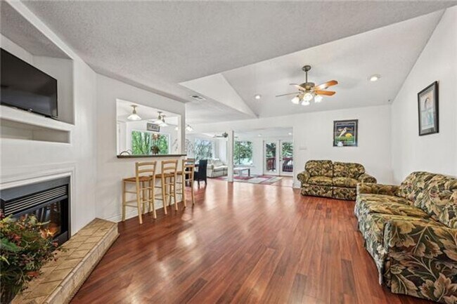 Foto del edificio - Three Bedroom Three Bathroom