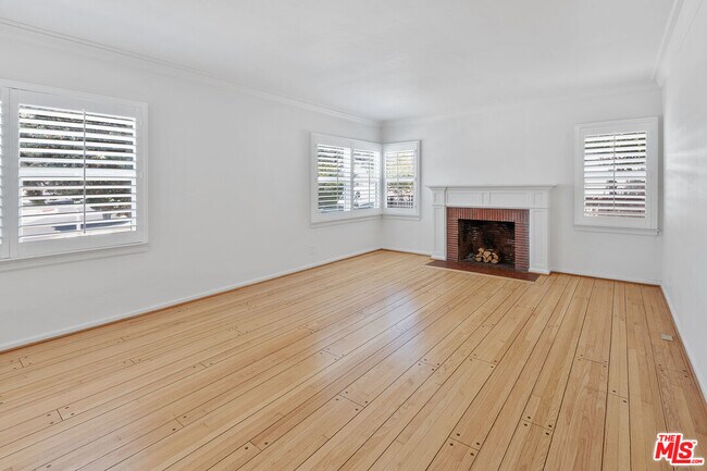Foto del edificio - 5572 Bradna Dr