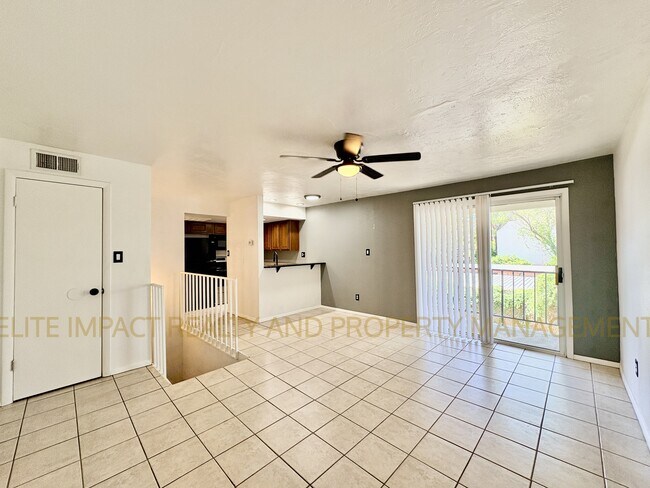 Foto del edificio - 1620 N Wilmot Rd