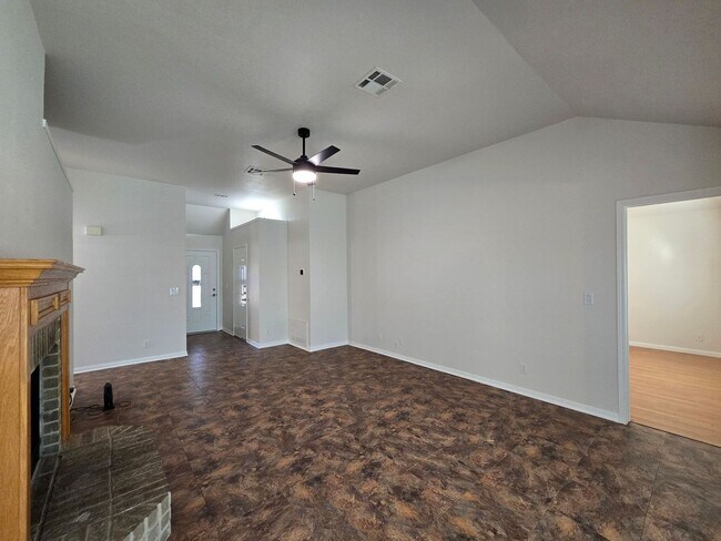 Foto del edificio - RENT REDUCTION & RENT SPECIAL - AVAILABLE NOW!