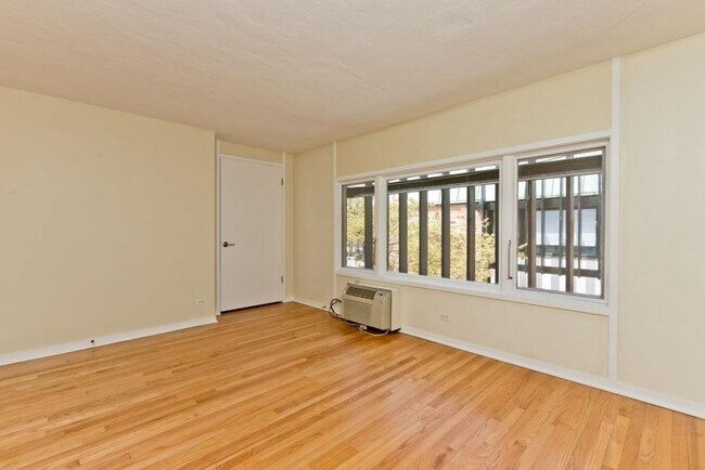 Foto del edificio - 2 bedroom in Chicago IL 60657