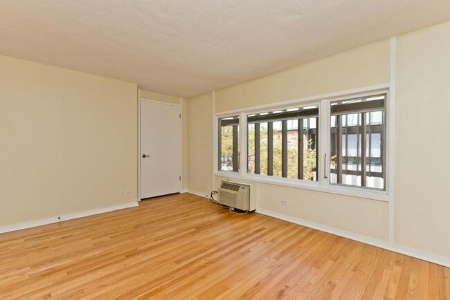 Building Photo - 2 bedroom in Chicago IL 60657