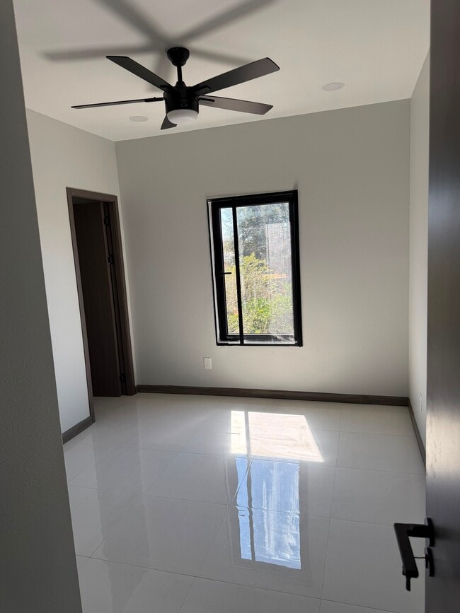 Building Photo - 1303 Leann Rimes Rd