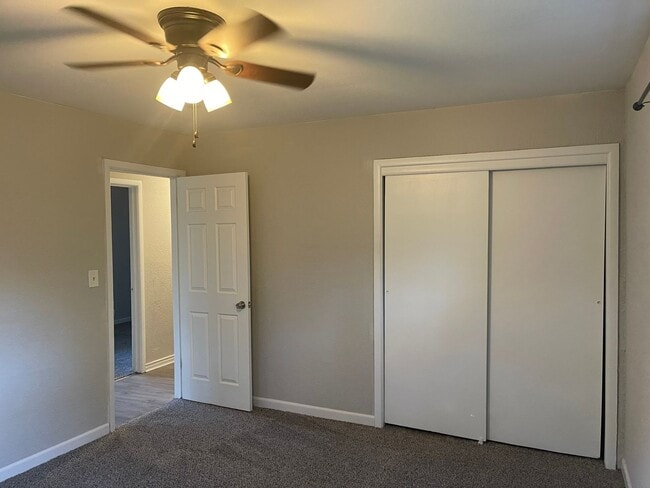 Building Photo - South KC 4Bed/1 Home Available Now!