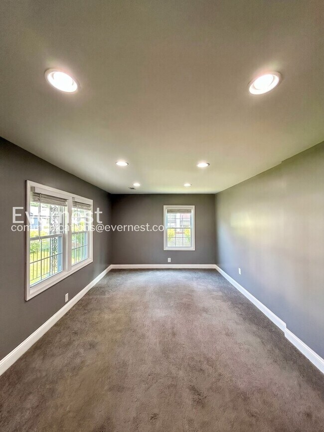 Foto del edificio - 2 Bed, 1 Bath Home with Off-Street Parking / Pet-Friendly / Available Now!
