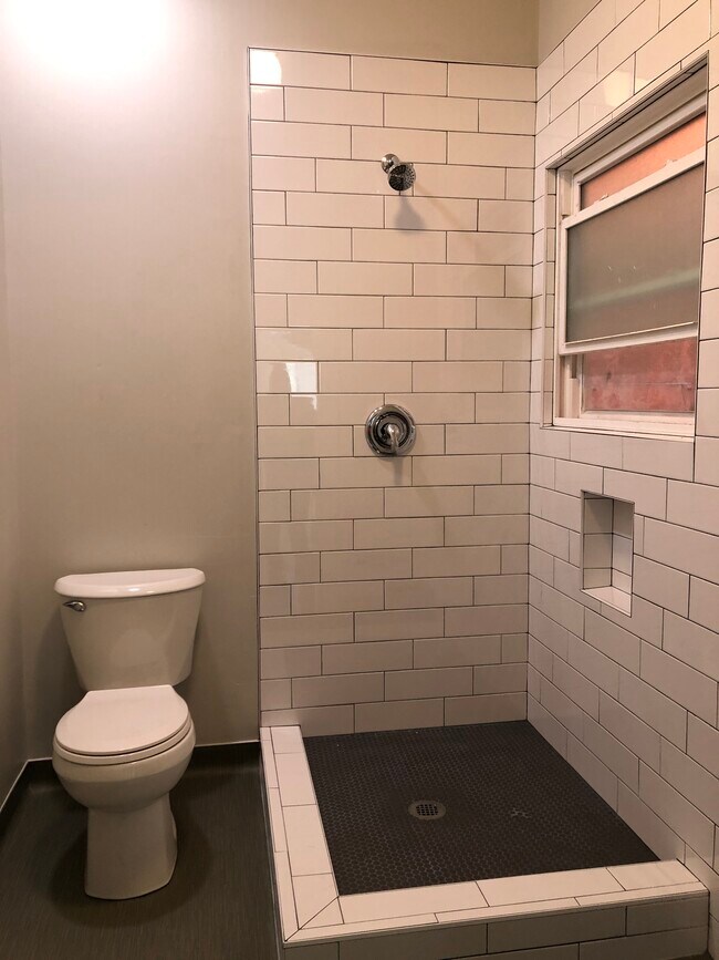 Bathroom - 504 E 18th St