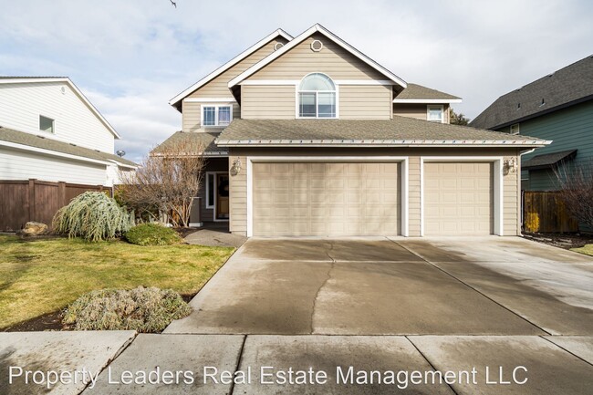 Building Photo - 3073 NE Quiet Canyon Dr