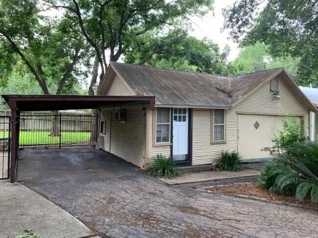 Building Photo - 1210 Stonewall St