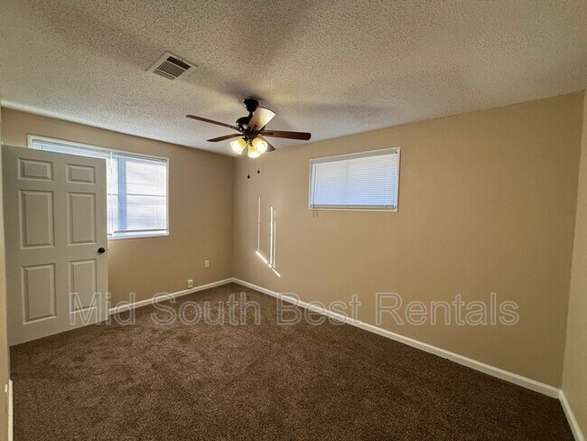 Building Photo - 23 Hiland Pl