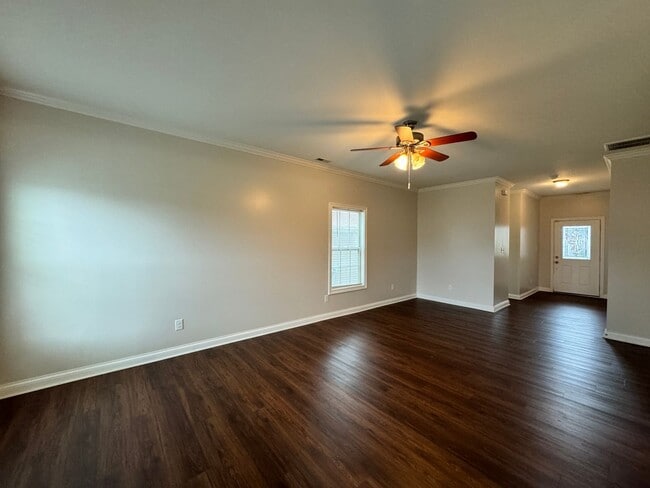 Photo - Beautiful 4 Bedroom in Kearney Ridge House