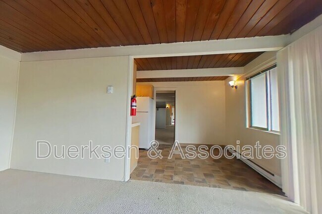 Foto del edificio - 1821 NW Harrison Blvd