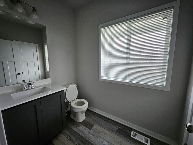 Foto del edificio - 3 Bed / 2.5 Bath Home in Norwalk. Move-In Special: Get 1 month FREE with an 18-Month Lease!