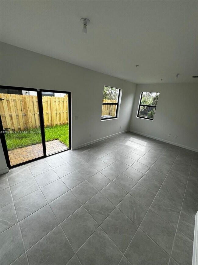 Foto del edificio - 285 SW 159th Dr