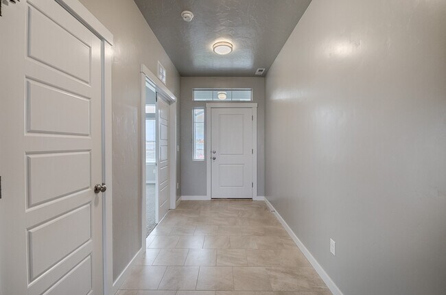 Foto del edificio - Newer home in Meridian  2100Sqft, Goldengrove Sub., Room for all of your Toys
