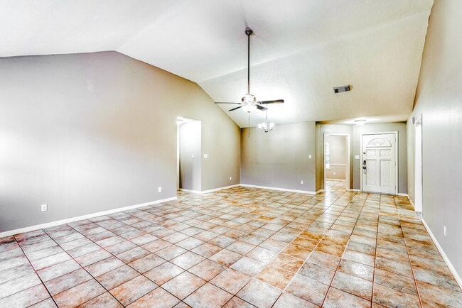 Building Photo - 521 Cedar Ave