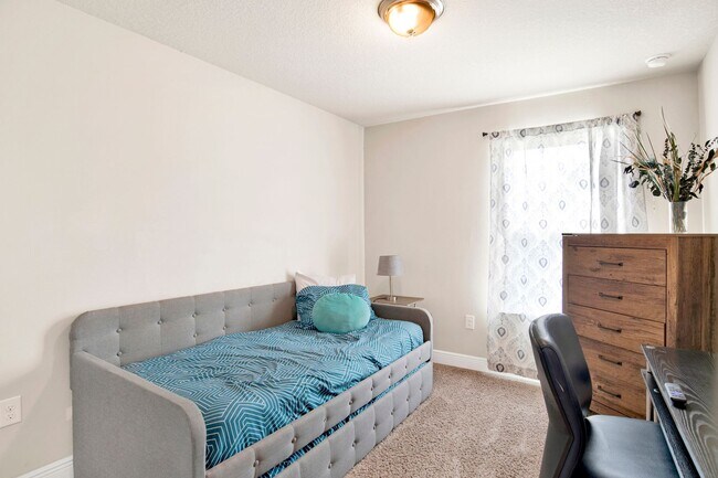 Foto del edificio - 3 Bedroom Townhouse in Bellview