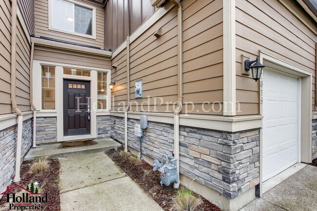 Foto del edificio - ** PRICE DROPPED ** Stylish 3-Bed, 2.5-Bat...