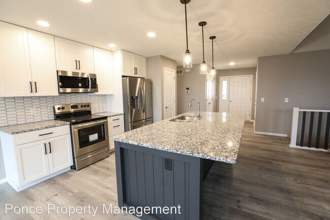 Foto del edificio - 5 br, 3 bath House - 7120 S. 31st Place