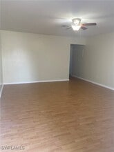 Building Photo - 906 SE 14th Terrace