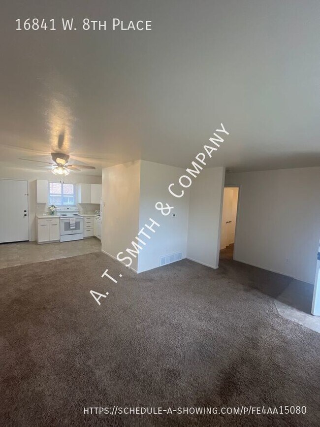 Foto del edificio - Pet Friendly  2 bed 1 bath with Washer/Dry...