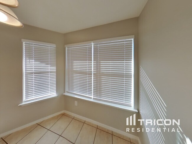 Building Photo - 917 Red Oak Trail Cedar Hill TX