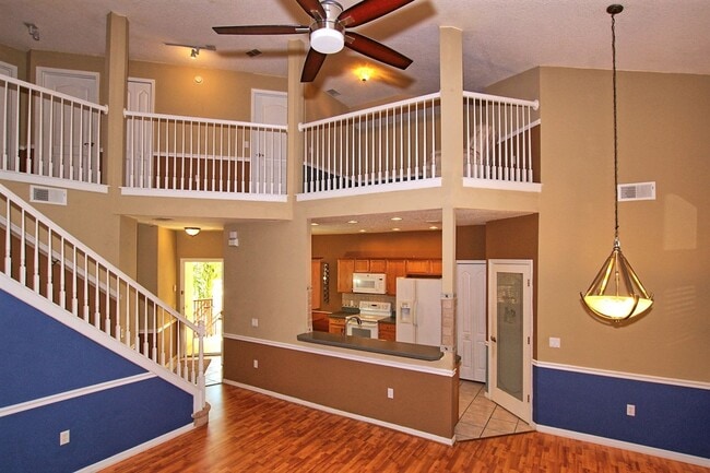 Building Photo - Great Location! 2 story Townhouse with 1 c...