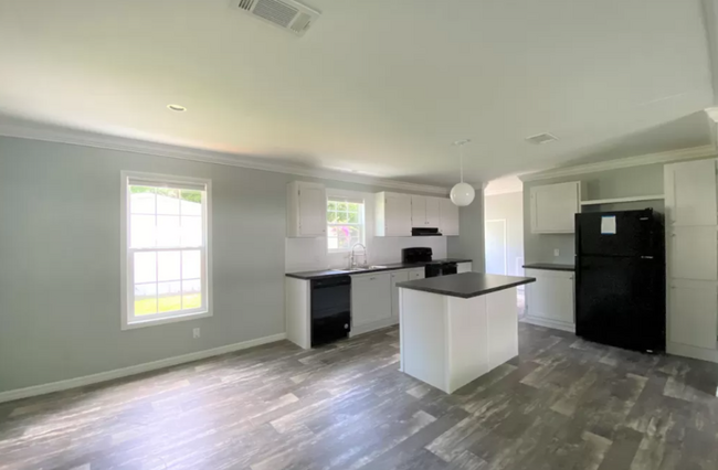 Building Photo - 7158 Sunnyside Dr