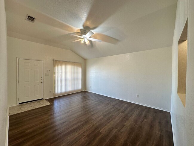 Foto del edificio - 4406 July Dr