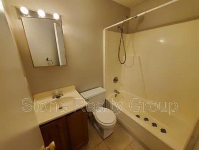 Building Photo - 2462 E Clayton Dr