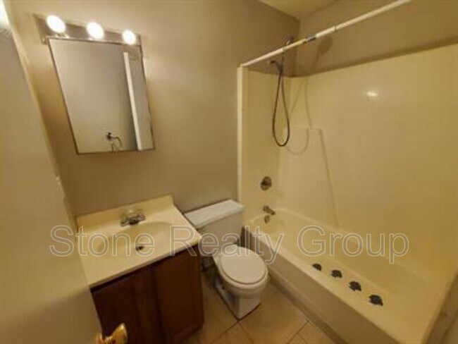 Foto del edificio - 2462 E Clayton Dr