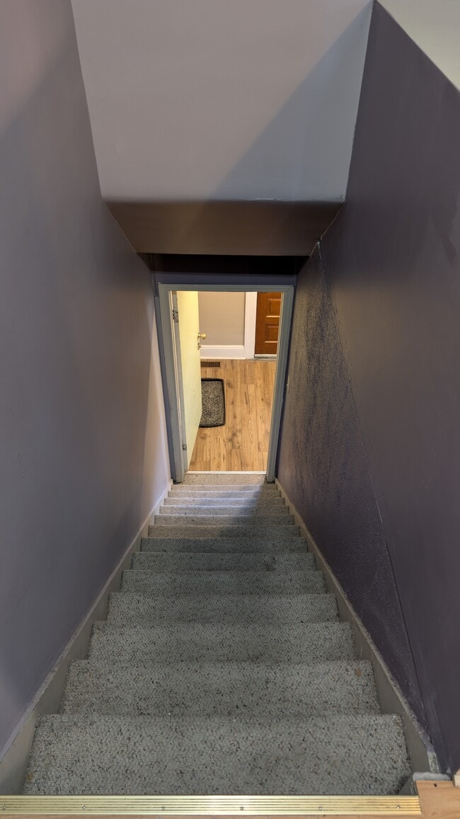 Building Photo - 1064 Monmouth Rd