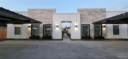 Building Photo - 15 Selena St