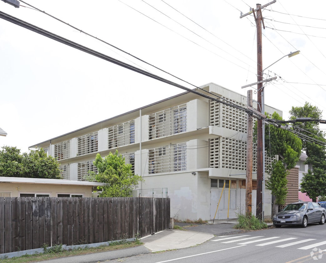 Building Photo - 54 Maluniu Ave