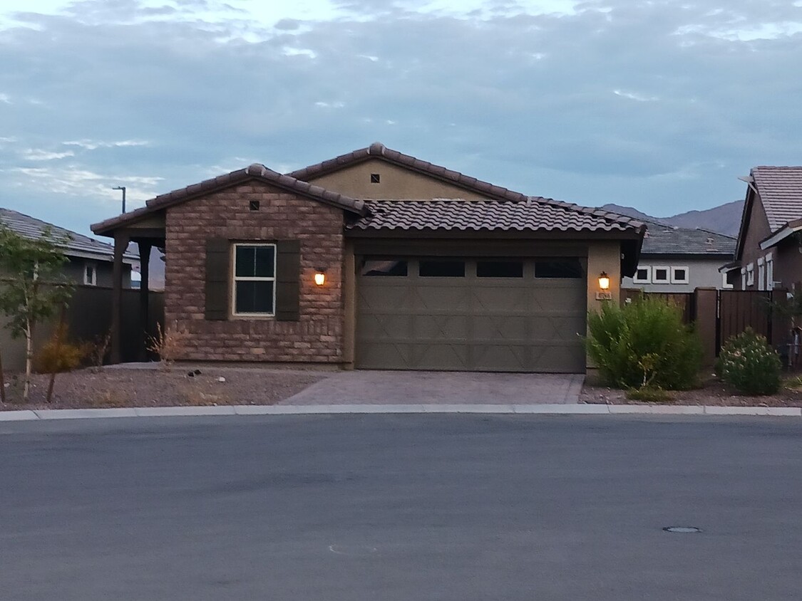 Primary Photo - 4 Bedroom, 2 Bath in Verrado East Coming S...