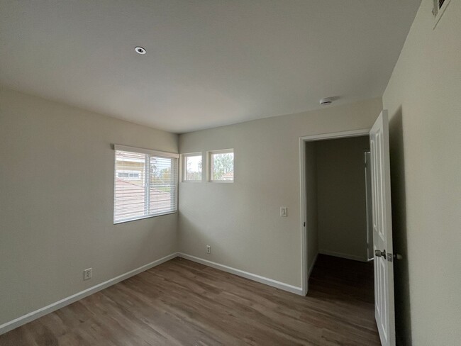 Building Photo - 4 Bedroom/3 Bath Home in Fontana