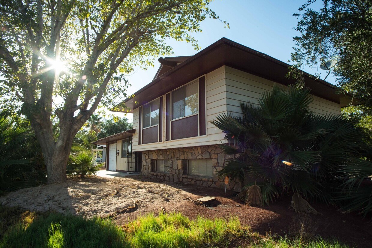 Primary Photo - Beautiful home in East Las Vegas