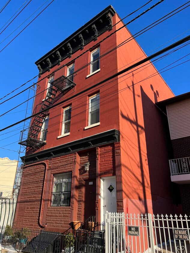 Foto principal - 192 New York Ave
