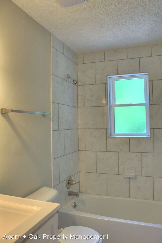 Building Photo - 2 br, 1 bath House - 1406 Evelyn Street Apt A