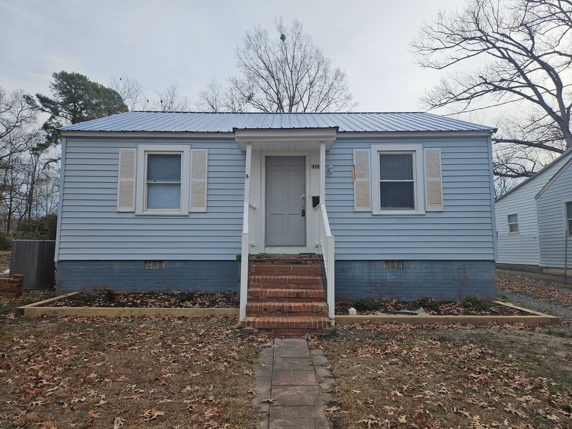 Primary Photo - NEW LISTING!!!!!