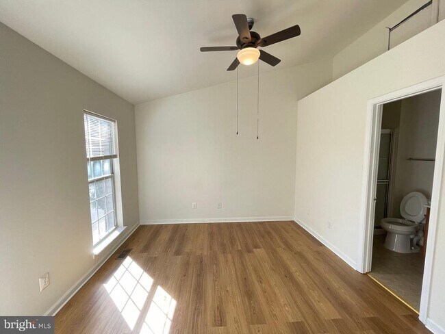 Building Photo - 16150 Taconic Cir