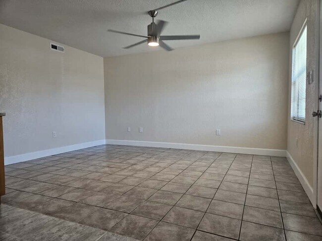 Foto del edificio - 4414 N Clark Ave