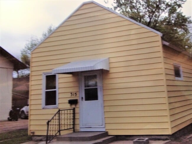 Building Photo - 315 2nd St SW