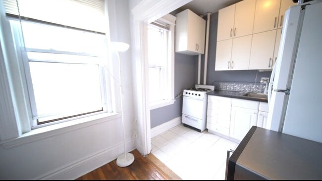 Building Photo - 31 Queensberry St