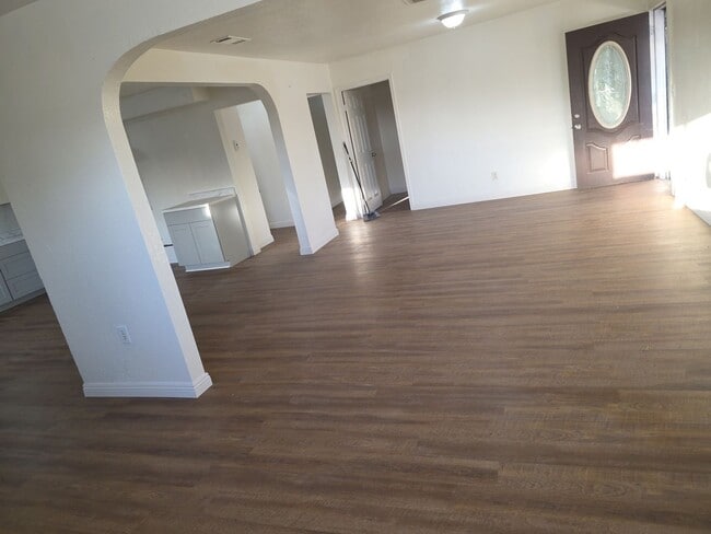 Building Photo - 9217 Beech Ave