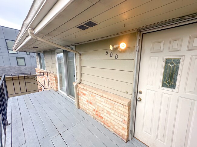 Building Photo - Charming Triplex with Hardwood Floors, Appliances, and Utilities Included in Prime Ballard-Fremon...