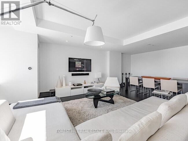 Building Photo - 2 Avenue Rd