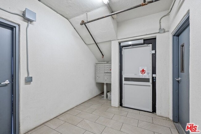 Foto del edificio - 1183 Crenshaw Blvd