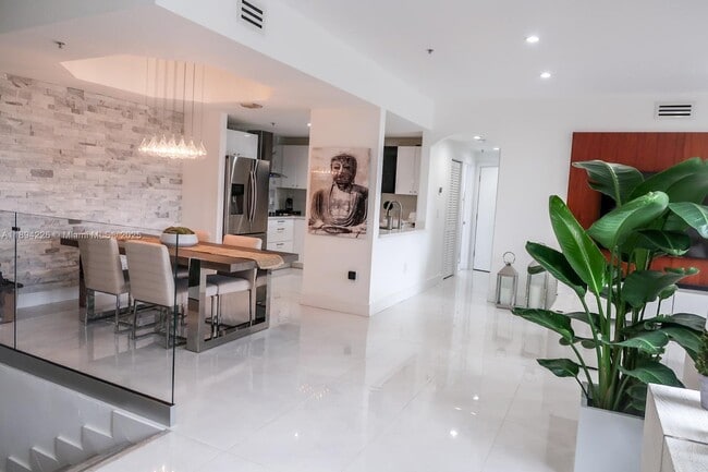 Foto del edificio - 6630 NW 114th Ave