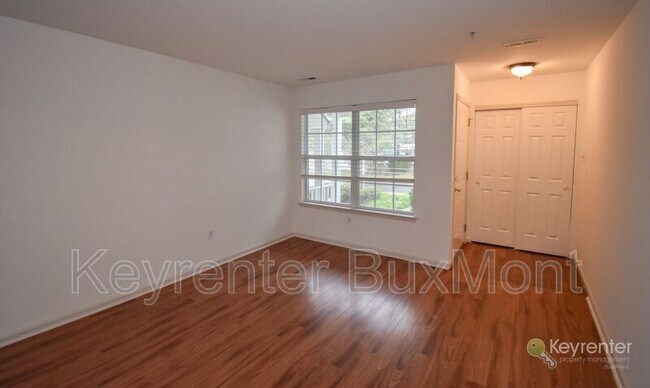 Foto del edificio - 702 Harrowgate Ln