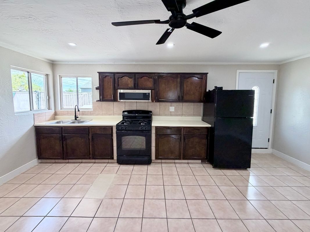 Primary Photo - 2324 W Maricopa St